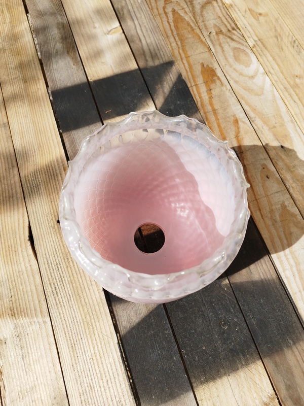 Abat jour vintage en verre rose 