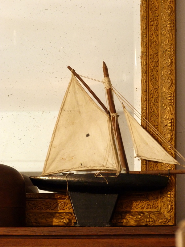 Ancien bateau de bassin 