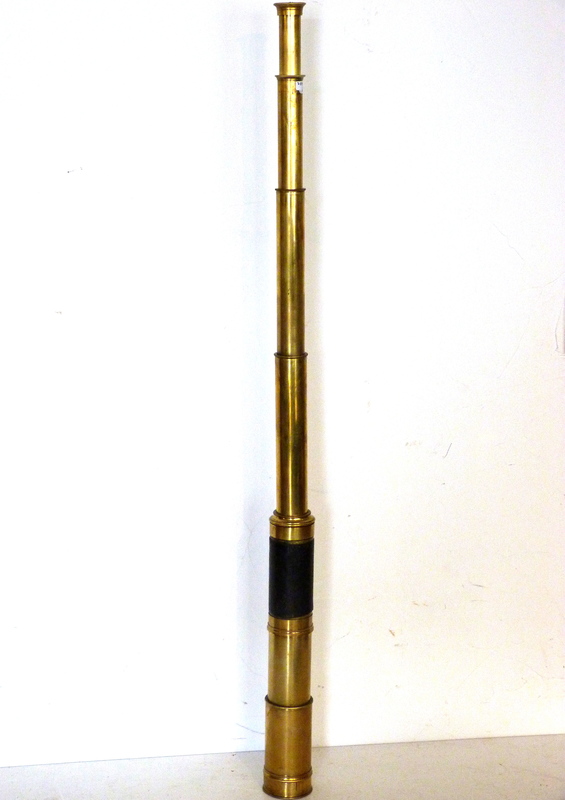 Ancienne et grande longue vue