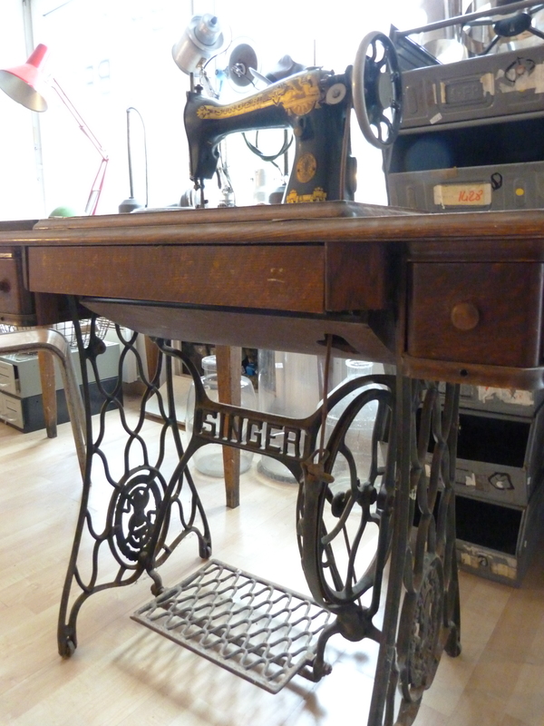 Ancienne machine à coudre Singer