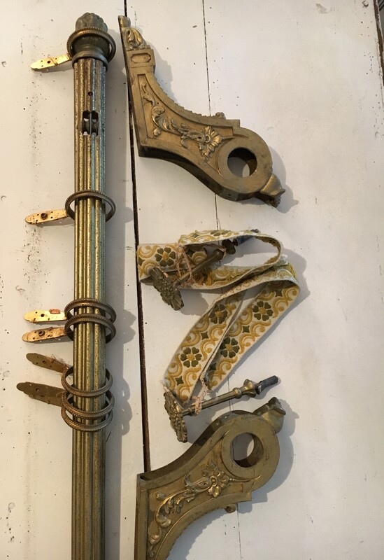 Ancienne tringle à rideaux de chateau 