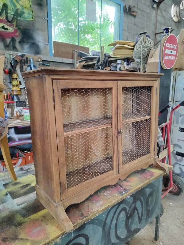 Ancienne vitrine à vaisselle 