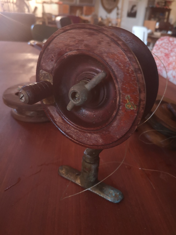 Anciens moulinets en bois 