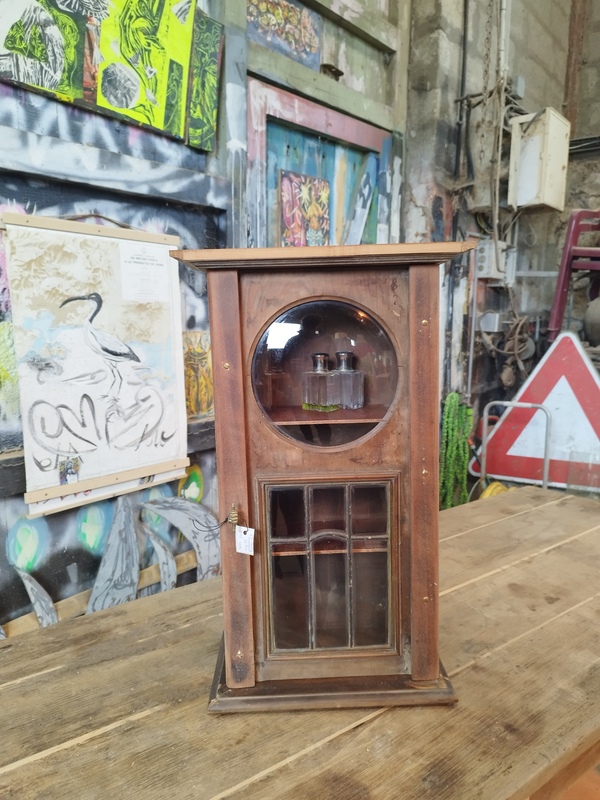 Armoire à pharmacie