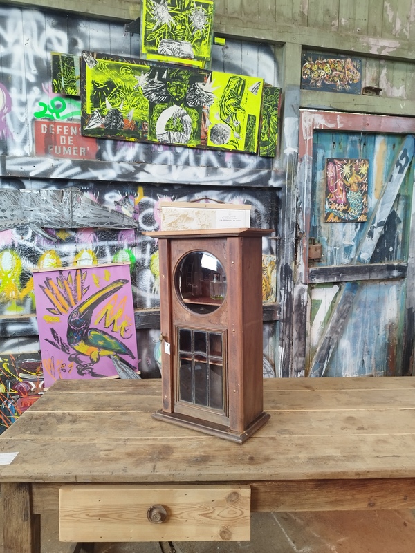 Armoire à pharmacie