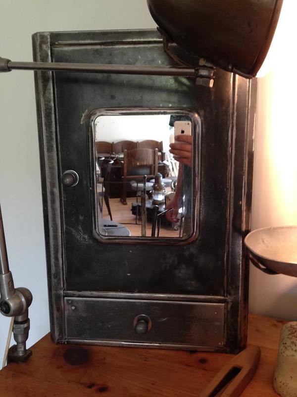 Armoire à pharmacie  décapée