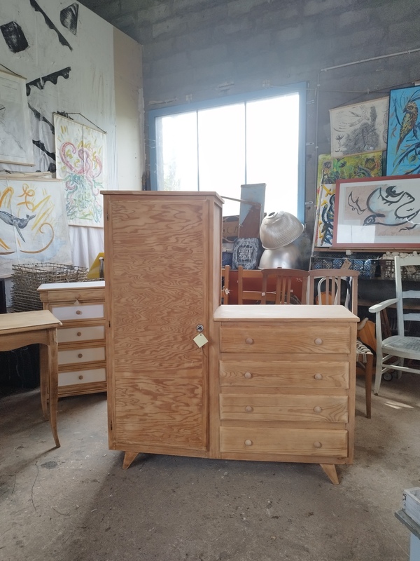 Armoire asymétrique XXe