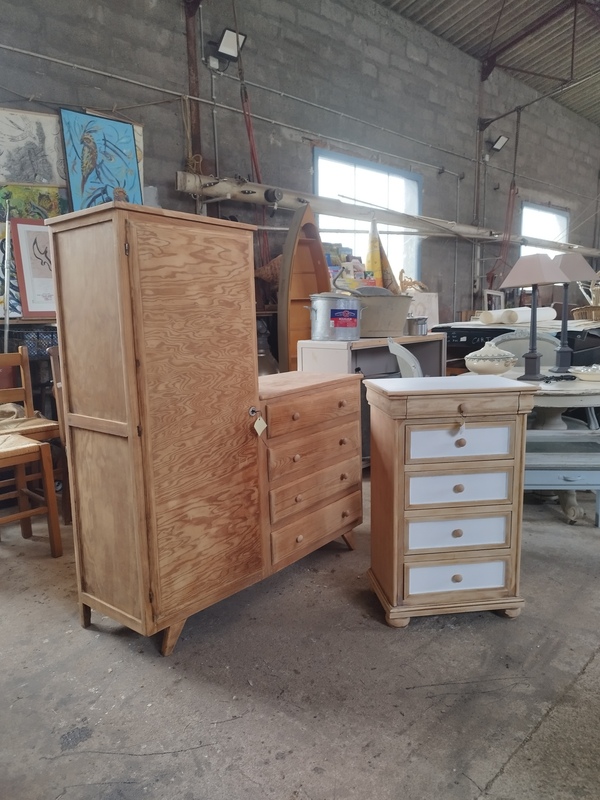 Armoire asymétrique XXe