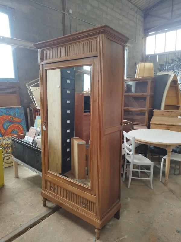 Armoire avec miroir