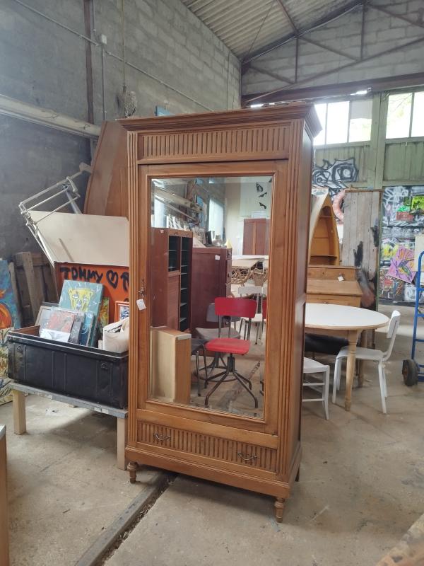 Armoire avec miroir