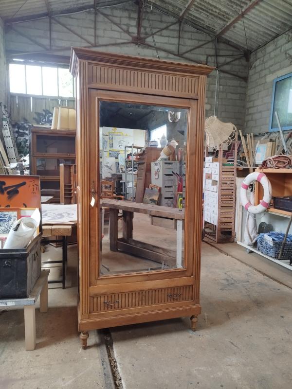Armoire avec miroir