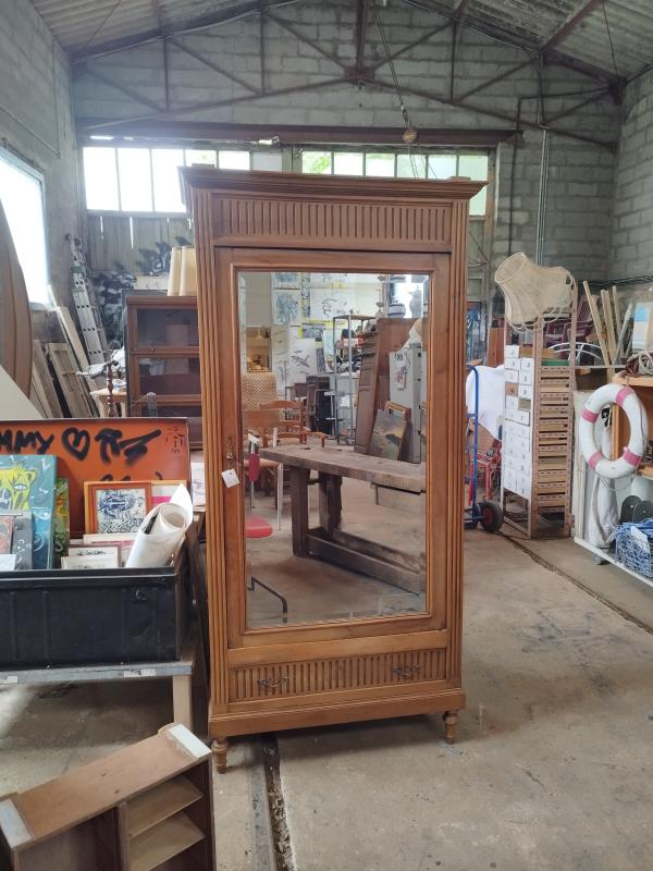 Armoire avec miroir
