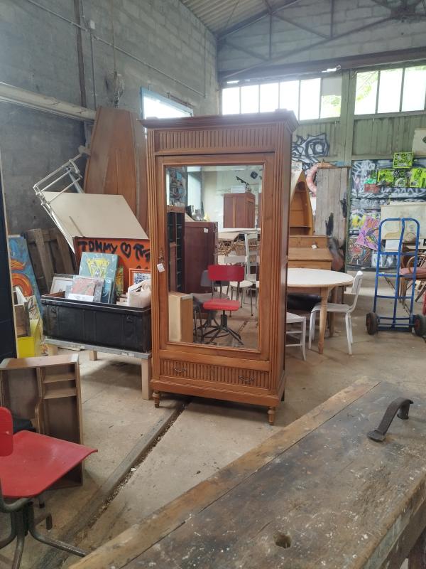 Armoire avec miroir