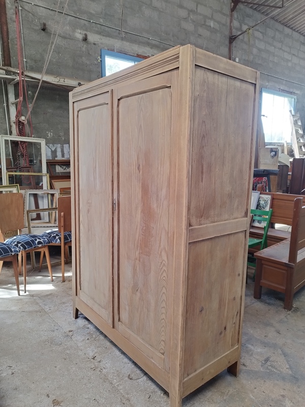 Armoire en pin