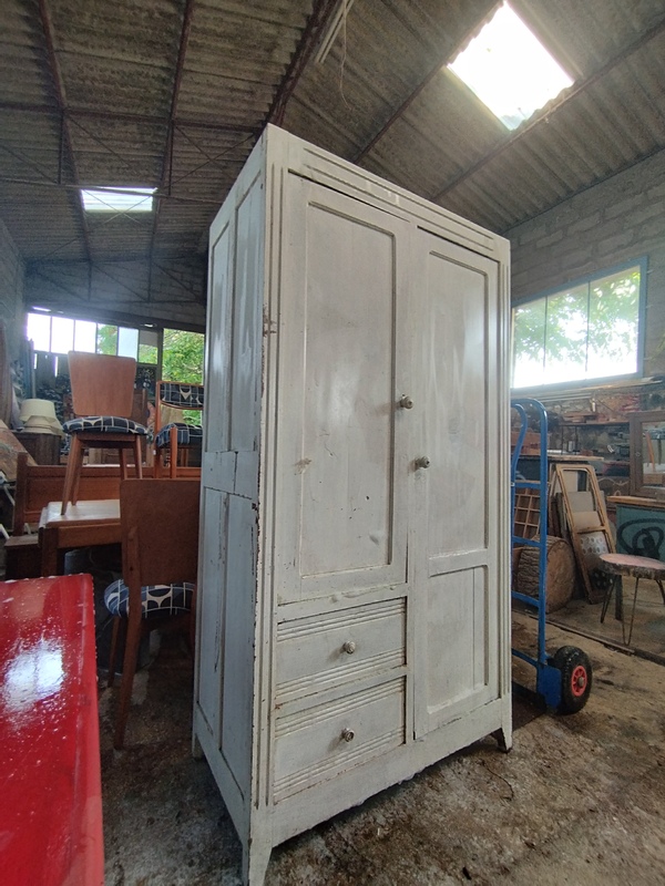 Armoire parisienne
