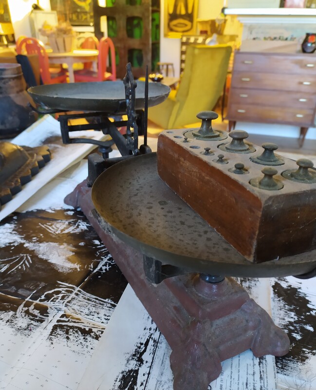 Balance en fonte émaillée