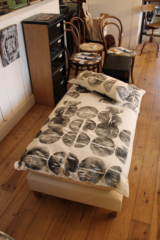 Banquette bout de lit 