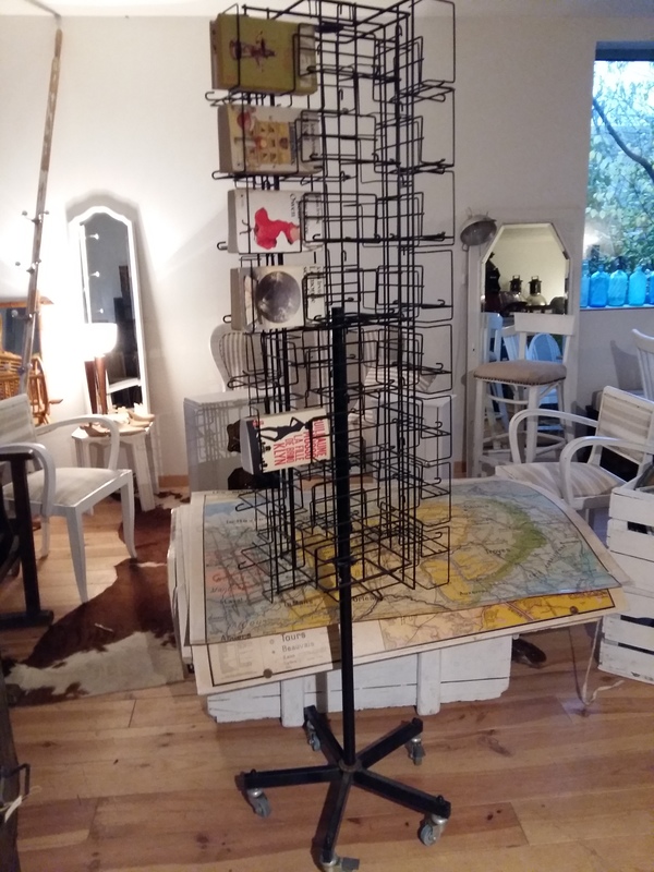 Bibliothéque ancien présentoir CP