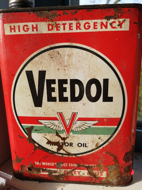 Bidons d'huile anciens 