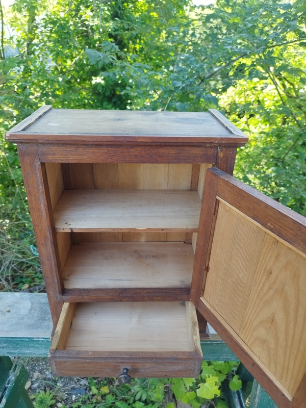 Boite à pharmacie ancienne en bois 