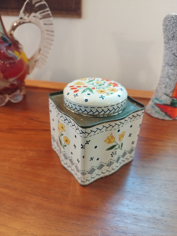 Boite à thé vintage Françoise Saget 