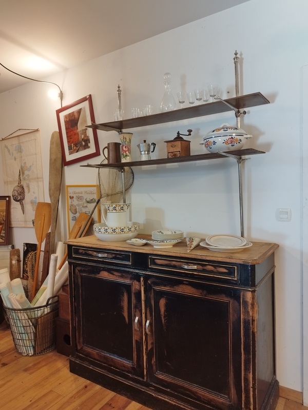 Buffet ancien bois massif laqué noir