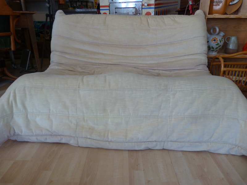 Canapé deux places TBE TOGO ligne roset 