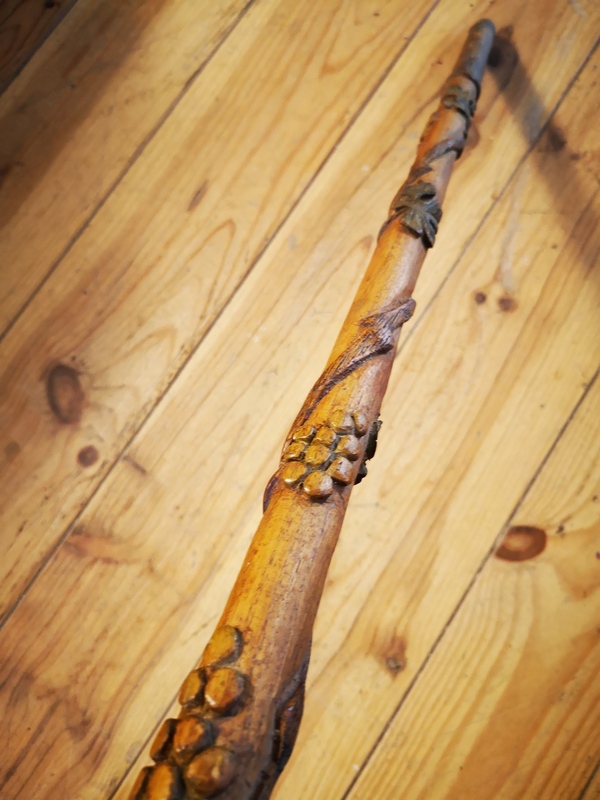 Canne art populaire motifs vigne