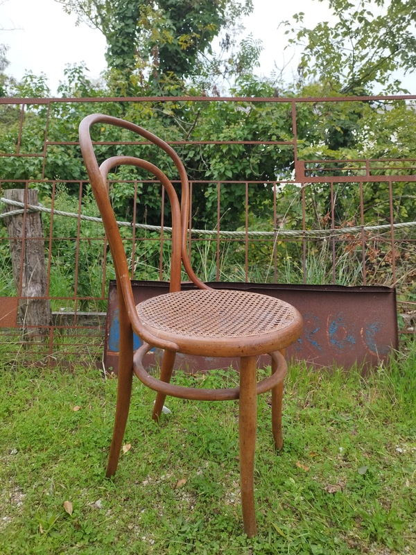 Chaise bistro en bois courbé