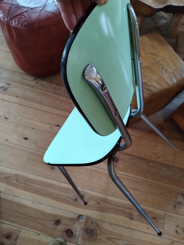 Chaise en formica vert d'eau