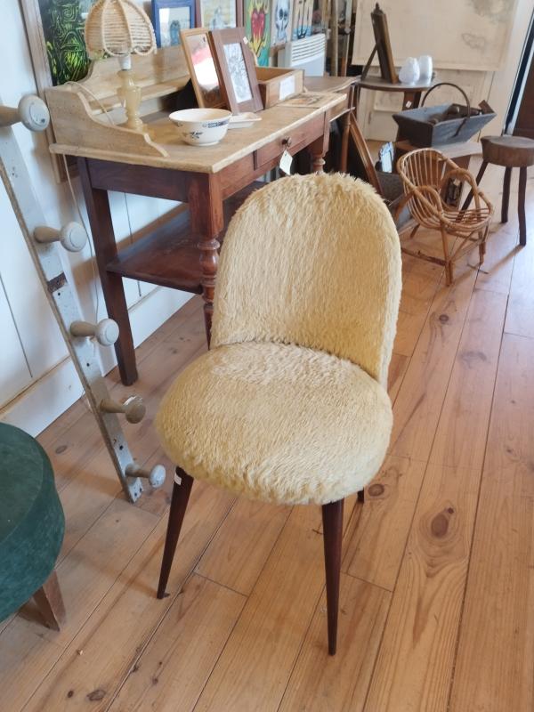 Chaise moumoute anis