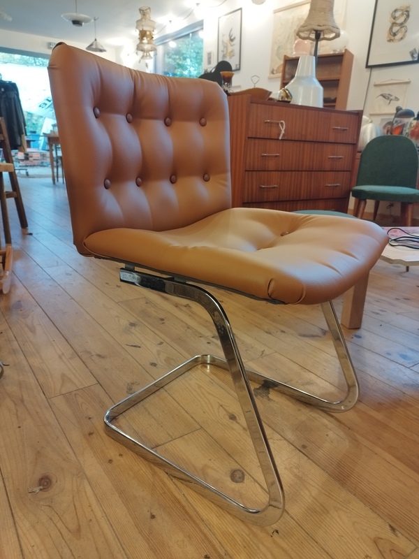 Chaise space age 70s chrome et skai 