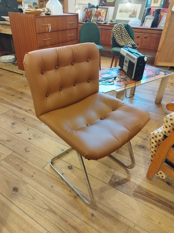 Chaise space age 70s chrome et skai 