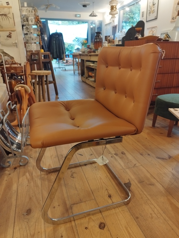 Chaise space age 70s chrome et skai 