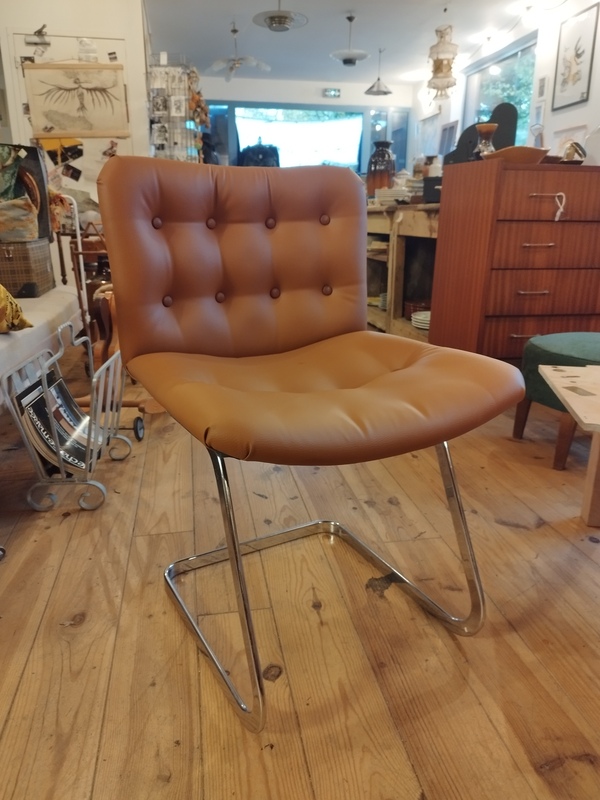 Chaise space age 70s chrome et skai 