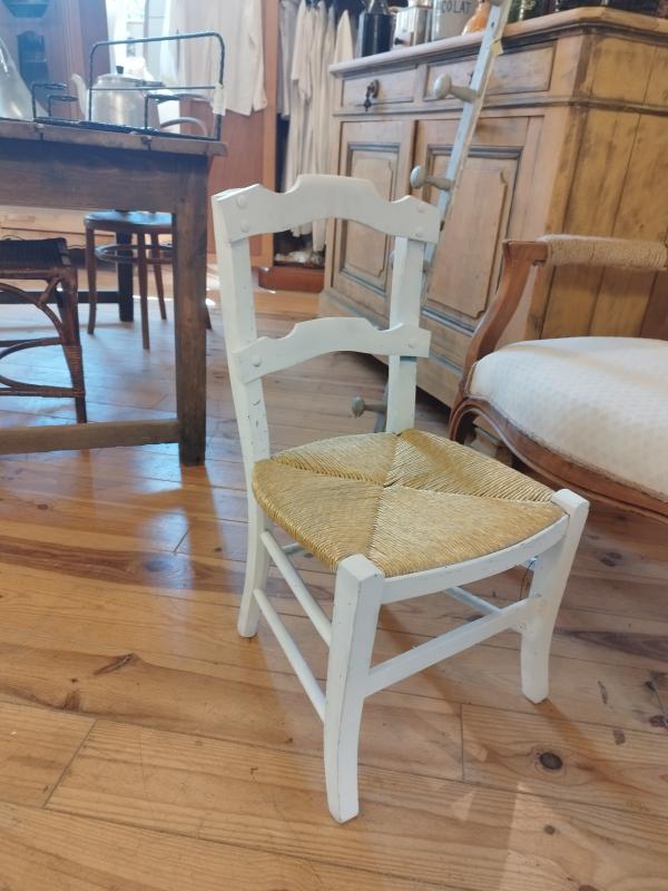 Chaise XXe bois peint et paille