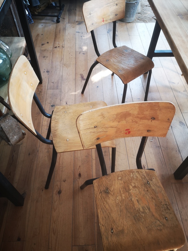 Chaises d'école 