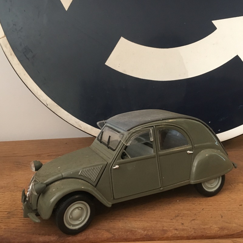 Citroen 2cv solido 1/18