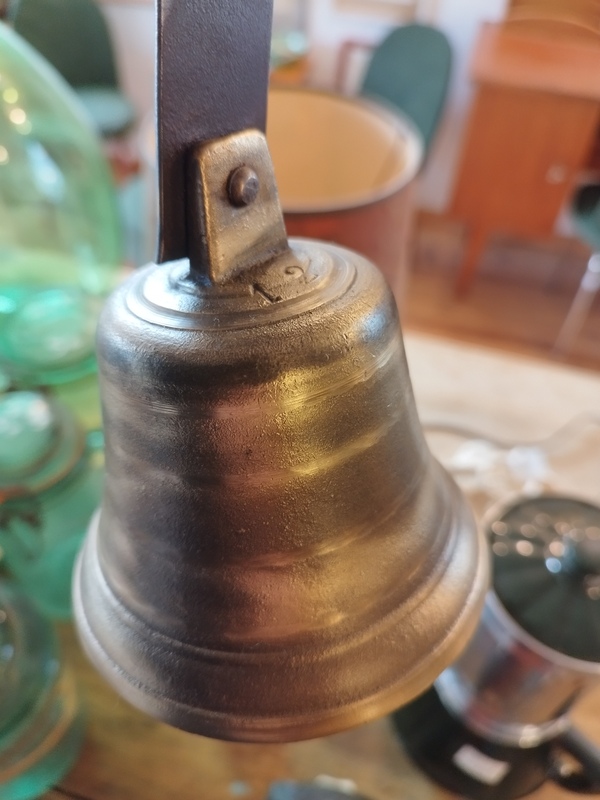 Cloche d'entrée ancienne 