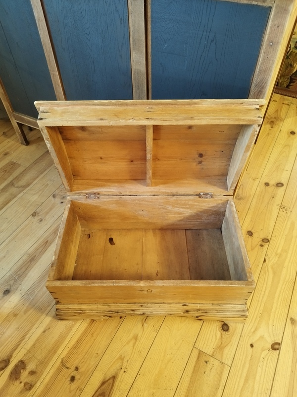 Coffre ancien bombé