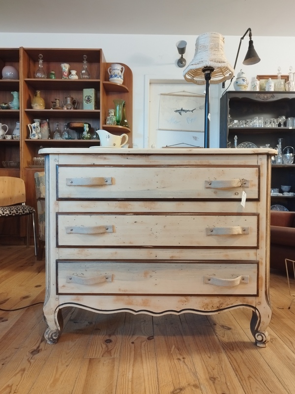 Commode trois tiroirs