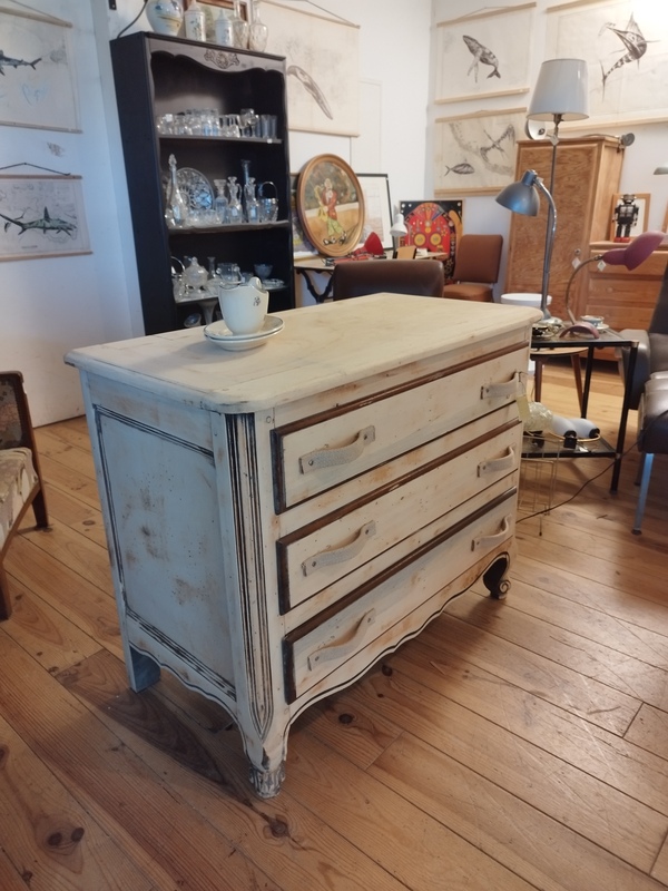 Commode trois tiroirs