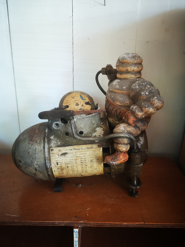 Compresseur Michelin années 30 orange