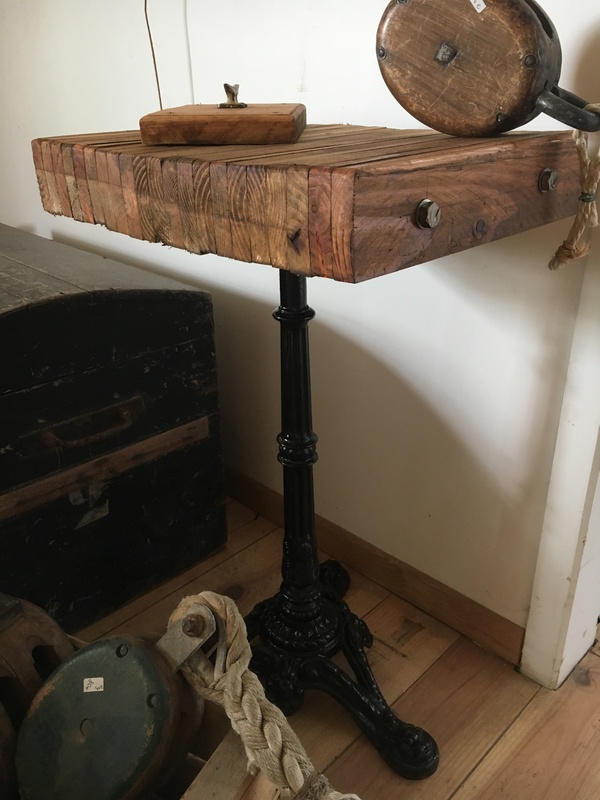 Console bois de récup et pieds bistro