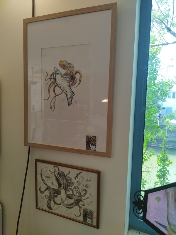 Dessins peintures sur cartes marines