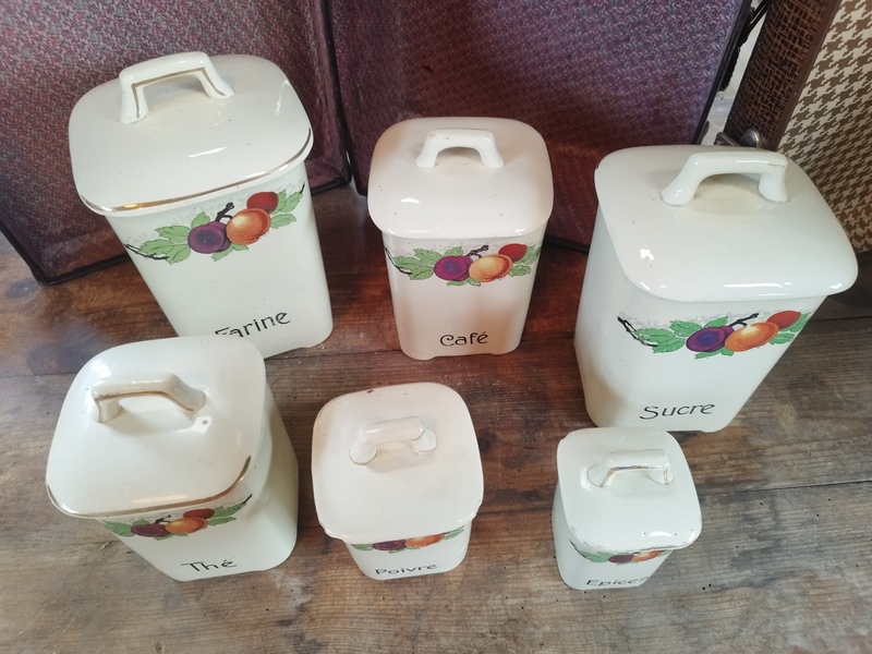 Ensemble pots d'épices liseré doré 