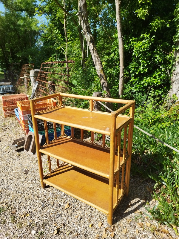 Etagère en rotin vintage