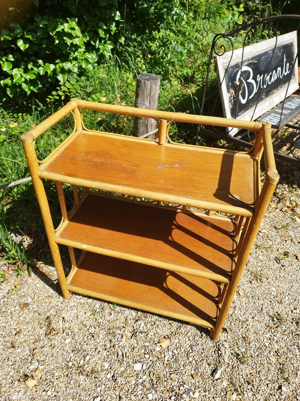 Etagère en rotin vintage