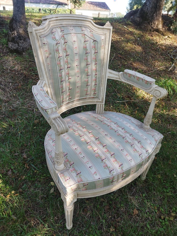 Fauteuil cabriolet Louis XVI 