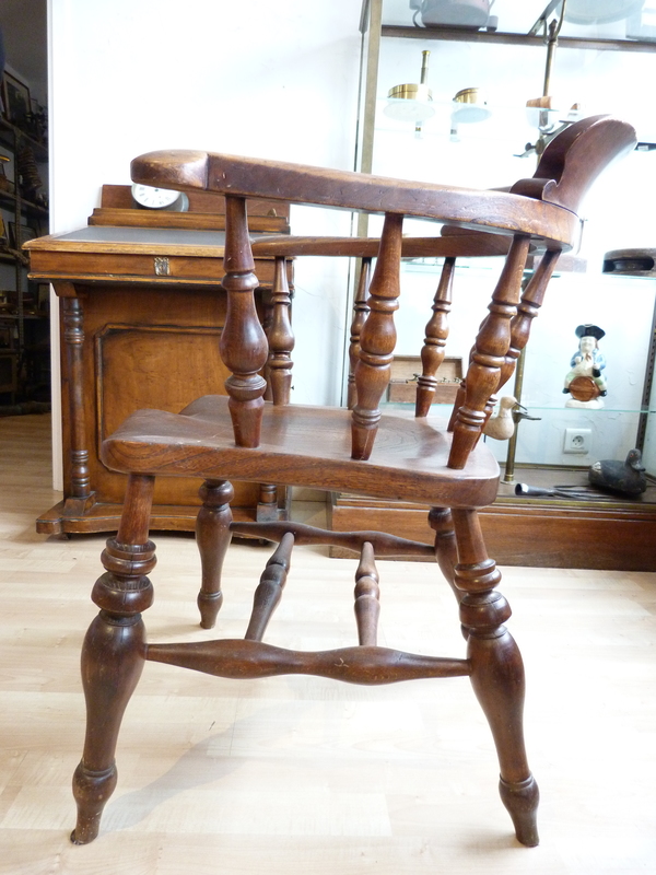 Fauteuil en bois W.B